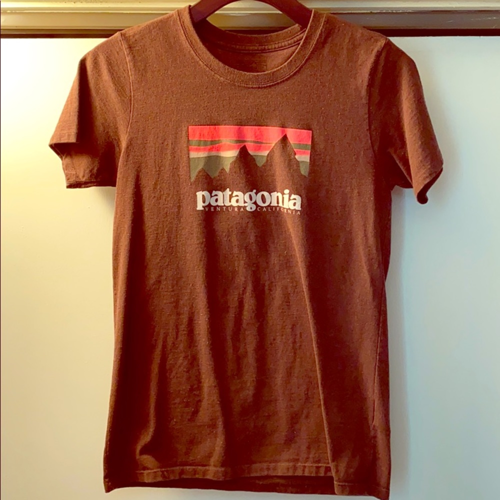 Women’s Patagonia logo tee size small